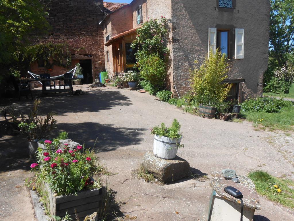 Gite Des Monts Saint-Izaire Eksteriør bilde