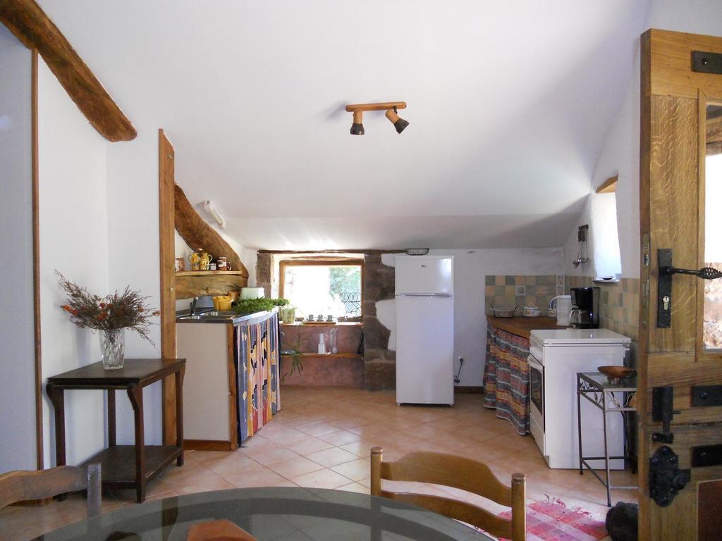 Gite Des Monts Saint-Izaire Rom bilde